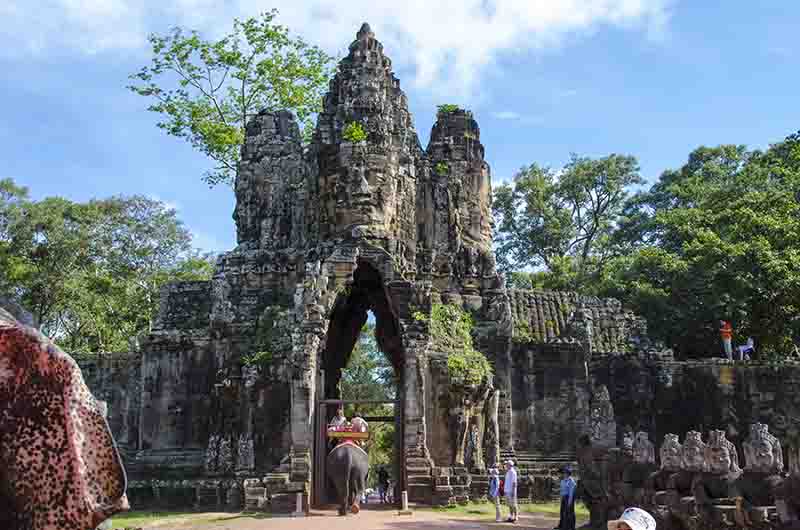 40 - Camboya - Angkor - ciudad de Angkor Thom - puerta sur